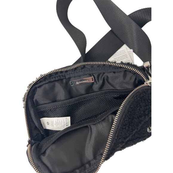 Lululemon Everywhere Fleece Belt Bag - Picture 3 of 4